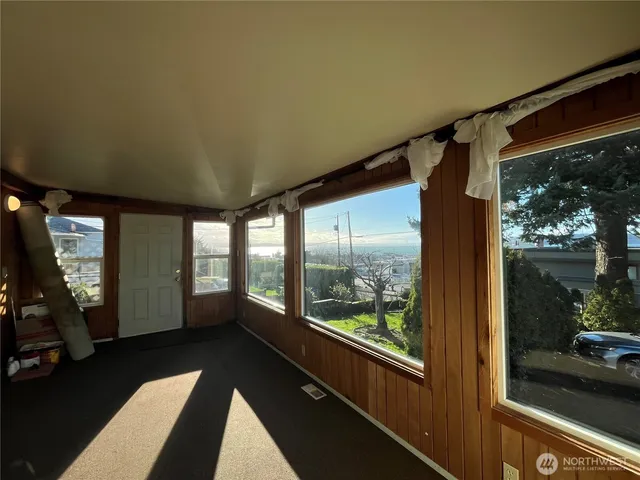 $2,900 | 22502 8th Avenue South, Des Moines, WA 98198