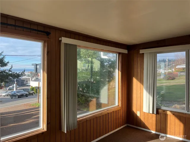 $2,900 | 22502 8th Avenue South, Des Moines, WA 98198