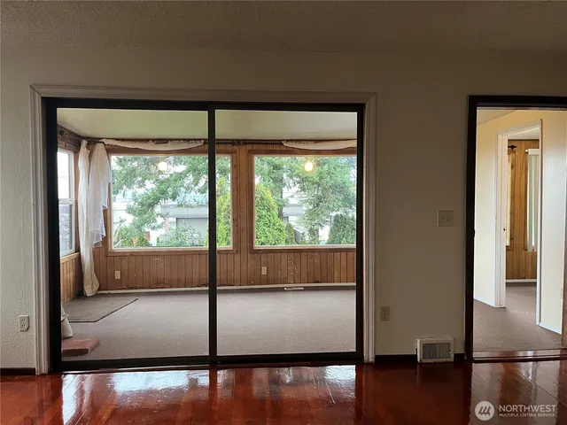 $2,900 | 22502 8th Avenue South, Des Moines, WA 98198