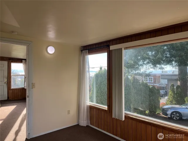 $2,900 | 22502 8th Avenue South, Des Moines, WA 98198