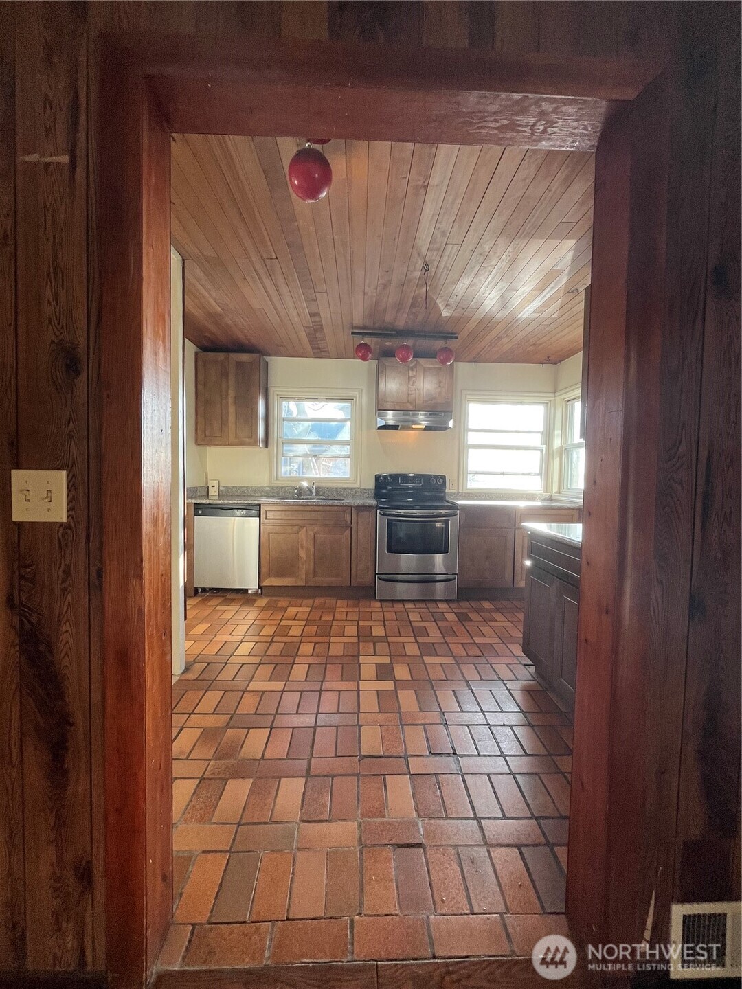 22502 8th Avenue South Des Moines, WA 98198 - Photo 8 of 28