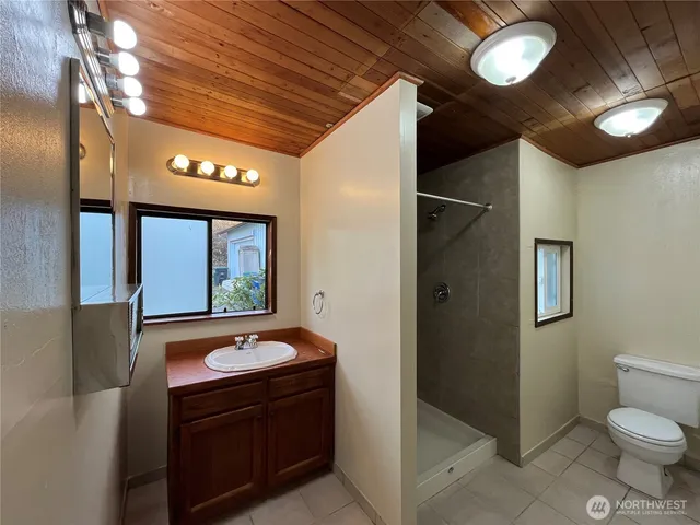 $2,900 | 22502 8th Avenue South, Des Moines, WA 98198