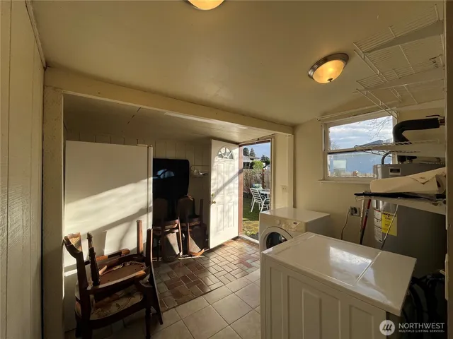 $2,900 | 22502 8th Avenue South, Des Moines, WA 98198