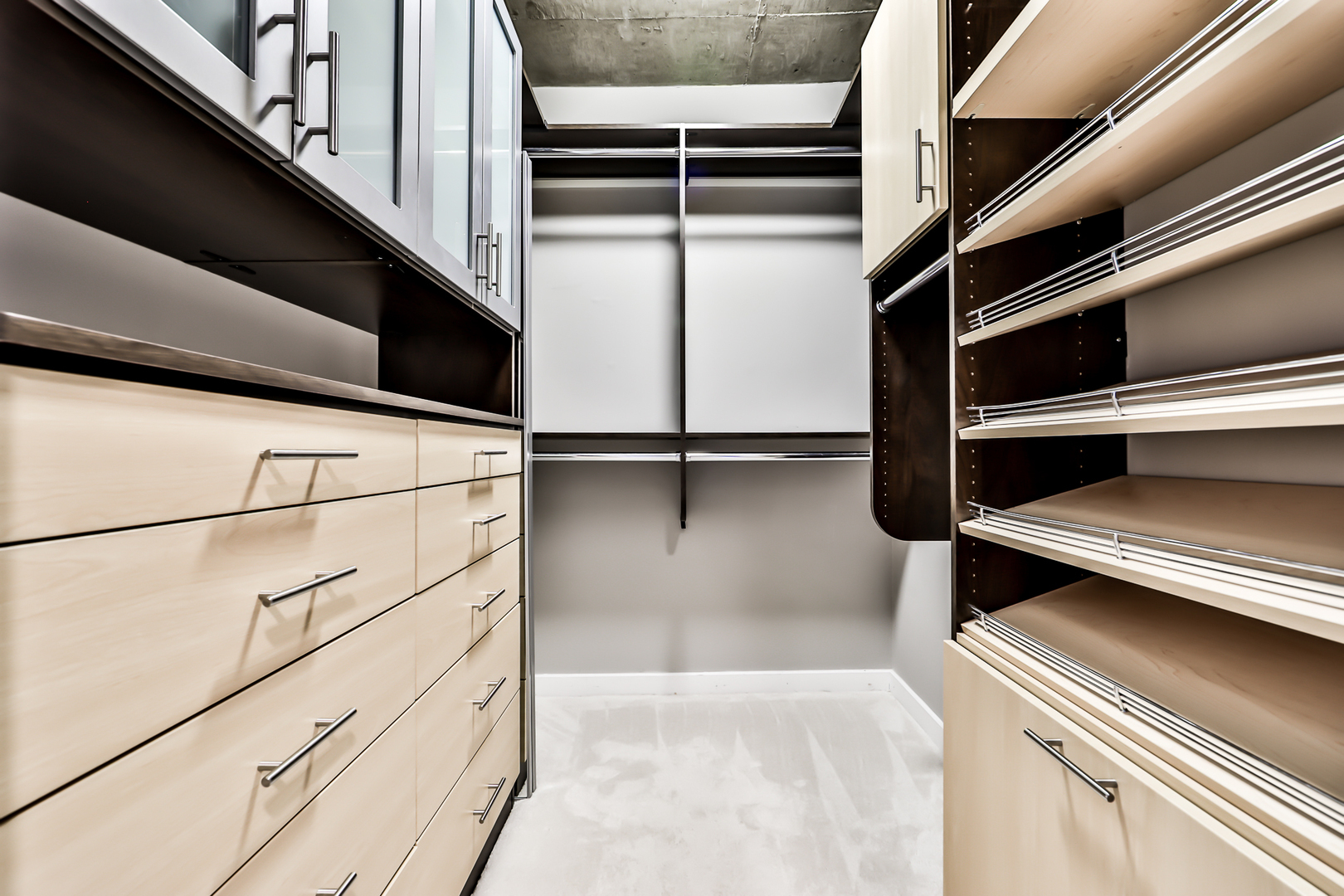 611 South Wells Street, Unit 1903 Chicago, IL 60607 - Photo 15 of 28 a close view of closet