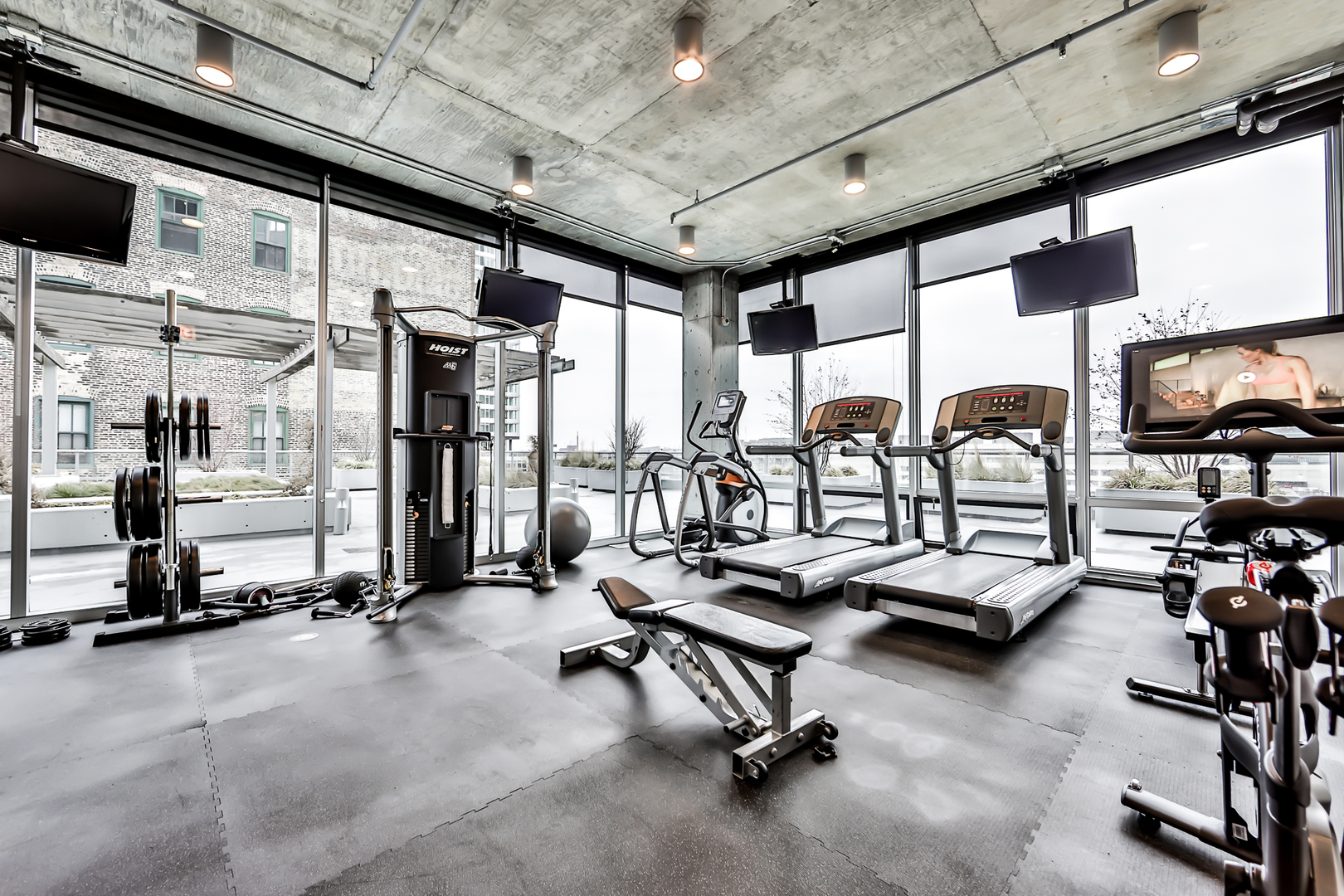611 South Wells Street, Unit 1903 Chicago, IL 60607 - Photo 23 of 28 a view of a room with gym equipment