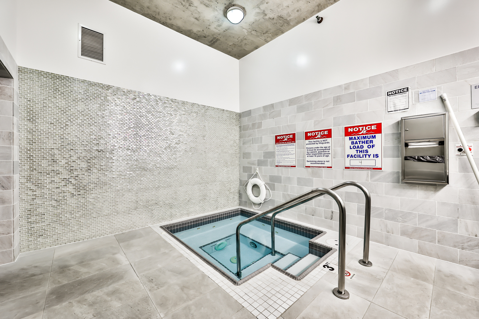 611 South Wells Street, Unit 1903 Chicago, IL 60607 - Photo 24 of 28 a room with gym equipment