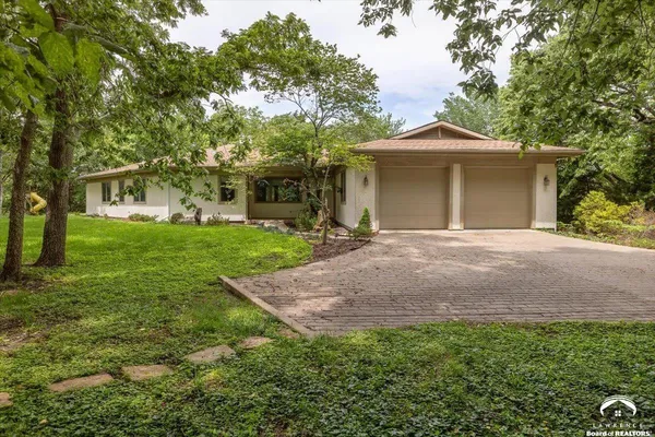 $840,000 | 1825 Castle Pine Court, Lawrence, KS 66047