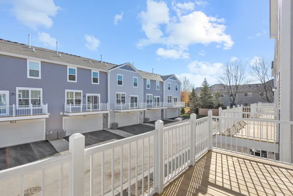 $415,900 | 530 Wolverine Drive, Aurora, IL 60502