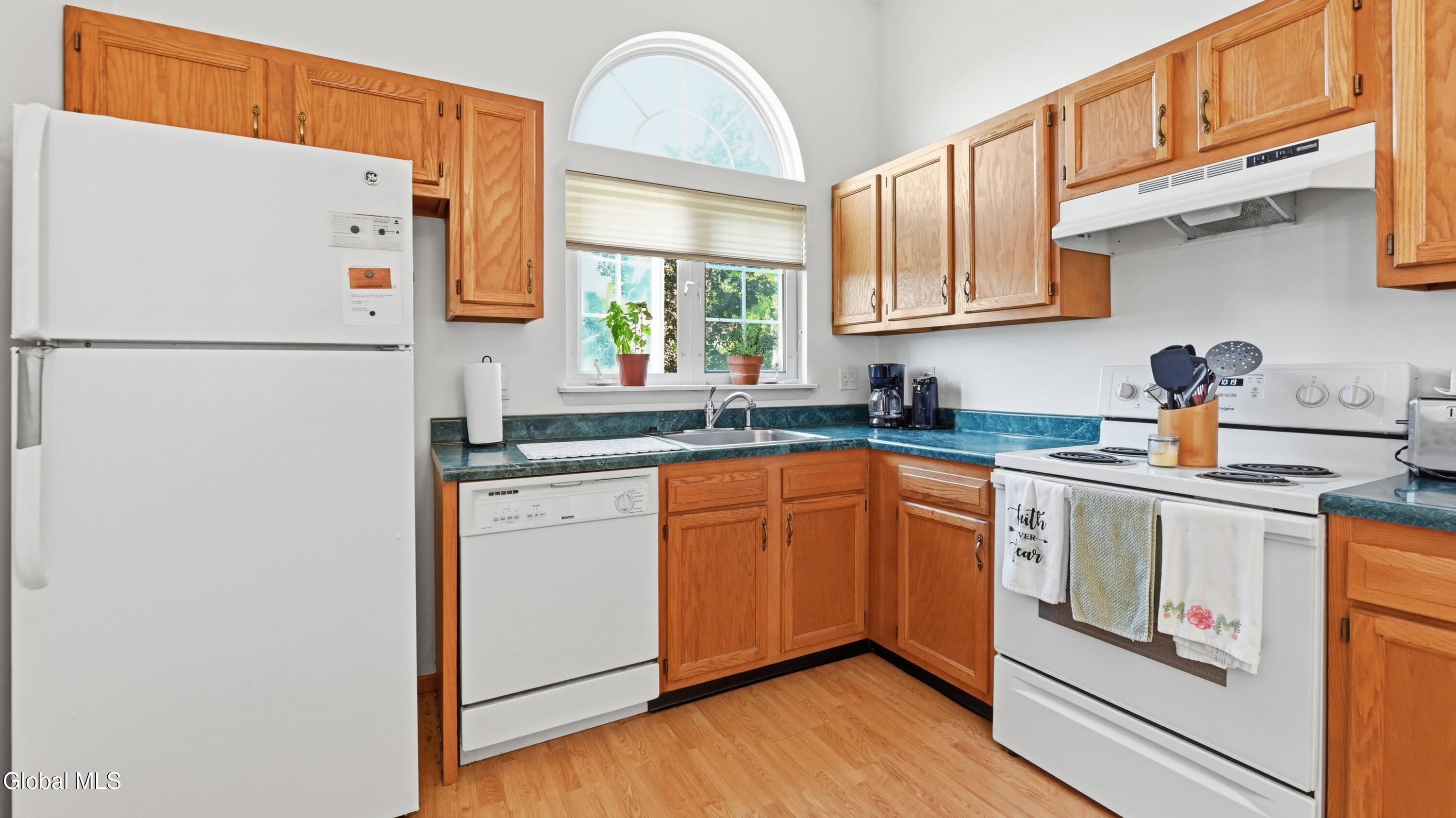 824 Ridge Circle Troy, NY 12182 - Photo 9 of 17 kitchen