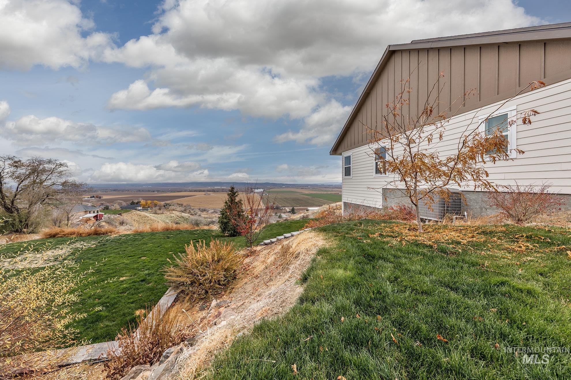 5631 Sunset Road Fruitland, ID 83619 - Photo 48 of 50 View of green lawn featuring a view of countryside