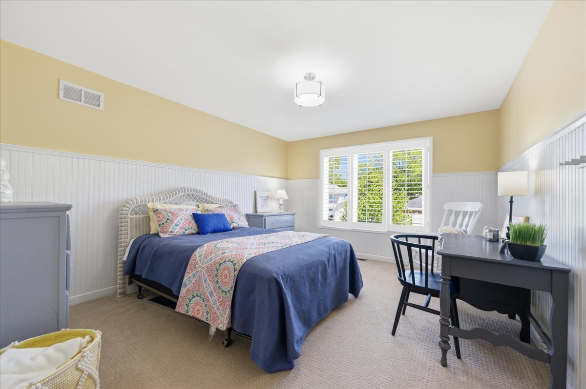 1914 North Ridge Avenue Arlington Heights, IL 60004 - Photo 26 of 50 a bed room with a bed and a table