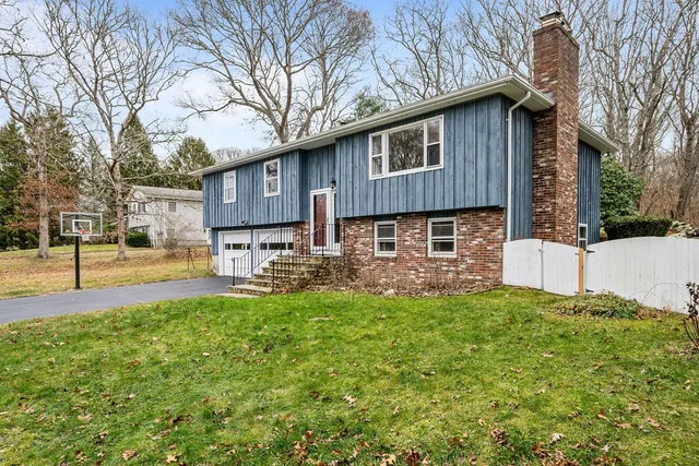 $579,900 | 35 Robin Hollow Lane, Westerly, RI 02891