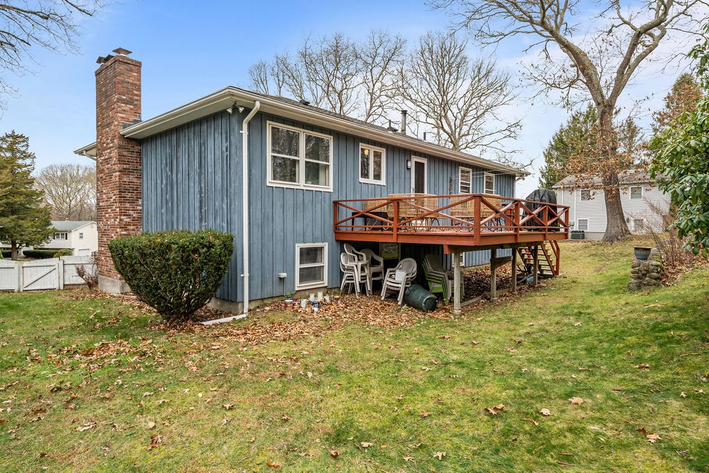 35 Robin Hollow Lane Westerly, RI 02891 - Photo 5 of 31