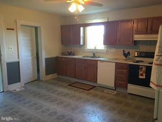 2422 Sandymount Road Finksburg, MD 21048 - Photo 8 of 27 Kitchen