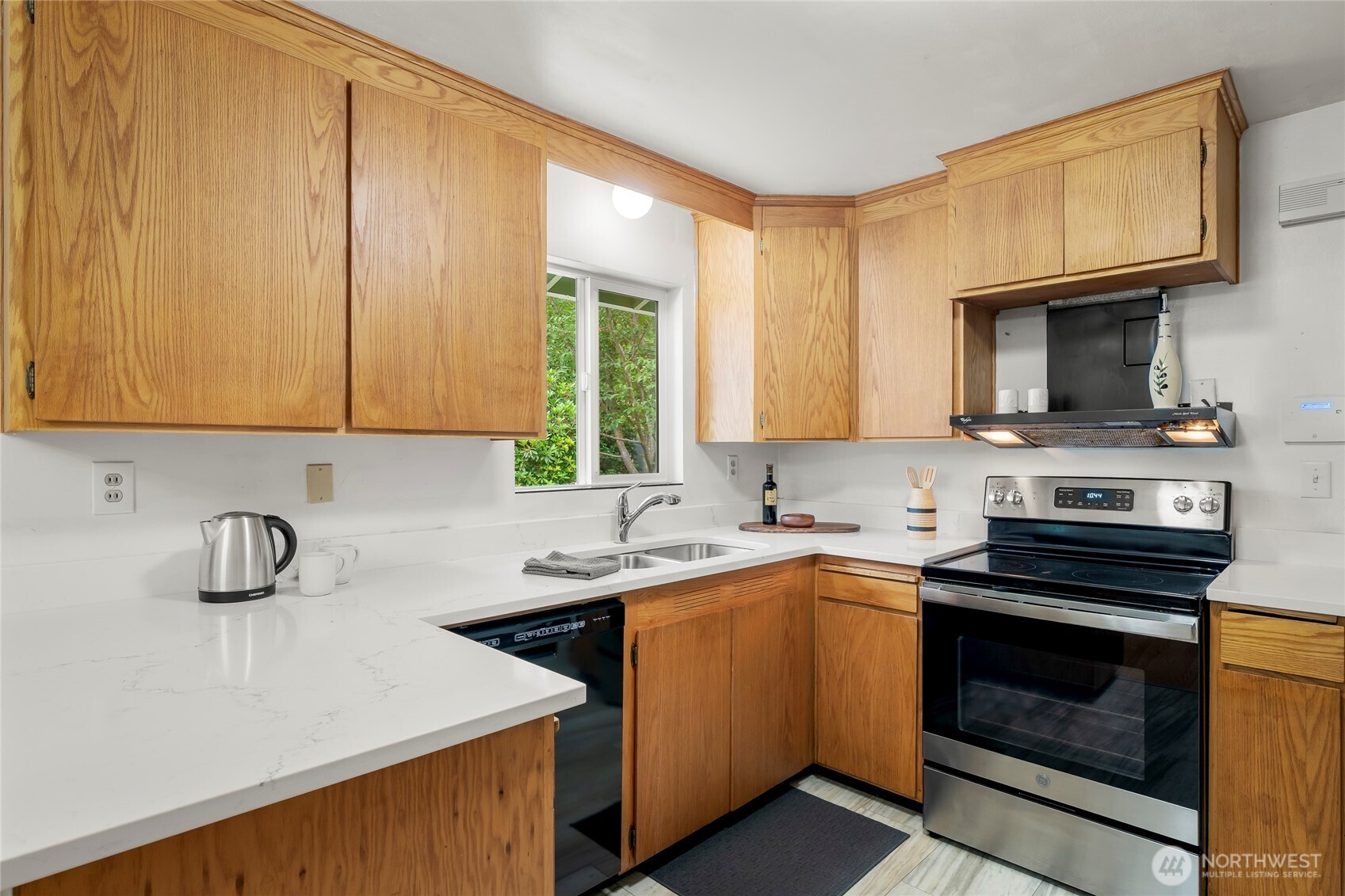 8811 Northeast 187th Street Bothell, WA 98011 - Photo 11 of 28