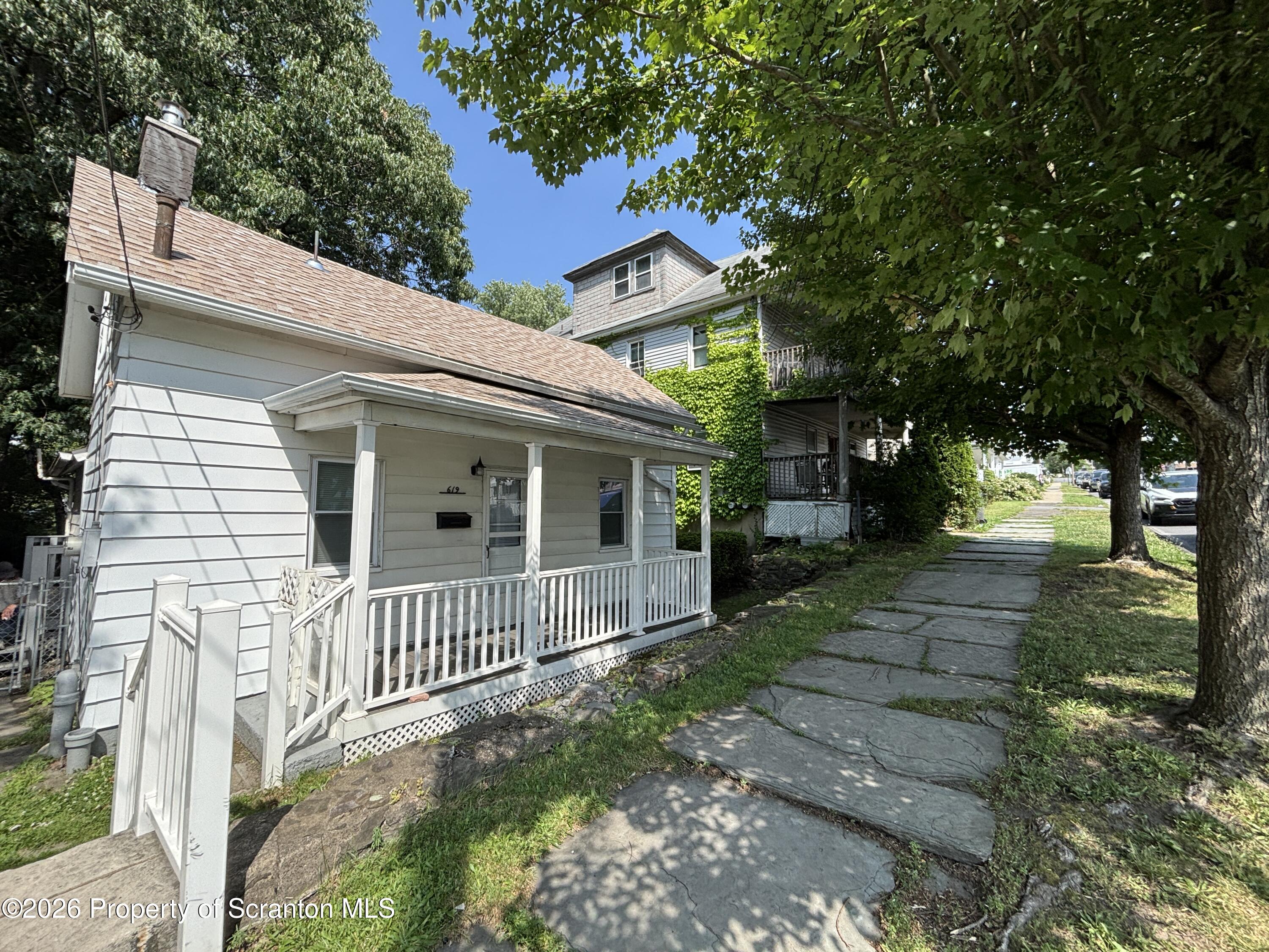 619 Hemlock Street Scranton, PA 18505 - Photo 4 of 26 IMG_9606