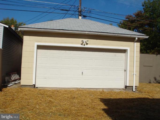 621 Aldershot Road Baltimore, MD 21229 - Photo 3 of 20 Garage 1