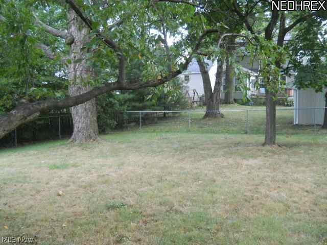 4927 Farnhurst Road Cleveland, OH 44124 - Photo 2 of 10