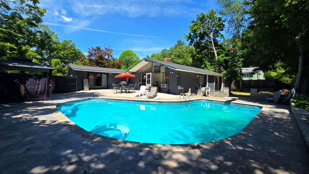 19 Avon Road Norwood, MA 02062 - Photo 2 of 39