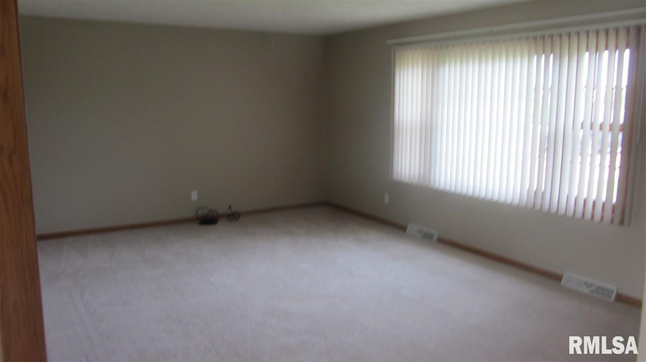 8629 99th Avenue West Taylor Ridge, IL 61284 - Photo 6 of 21 Gallery Image 6