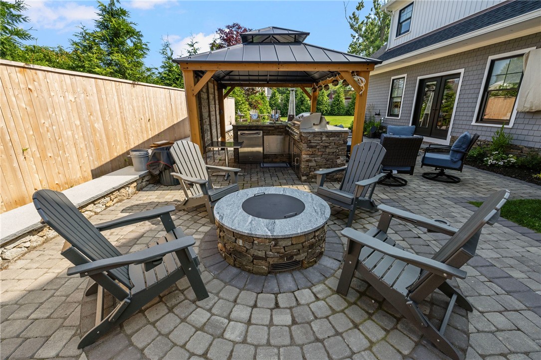 3 Oak Street Middletown, RI 02842 - Photo 8 of 50