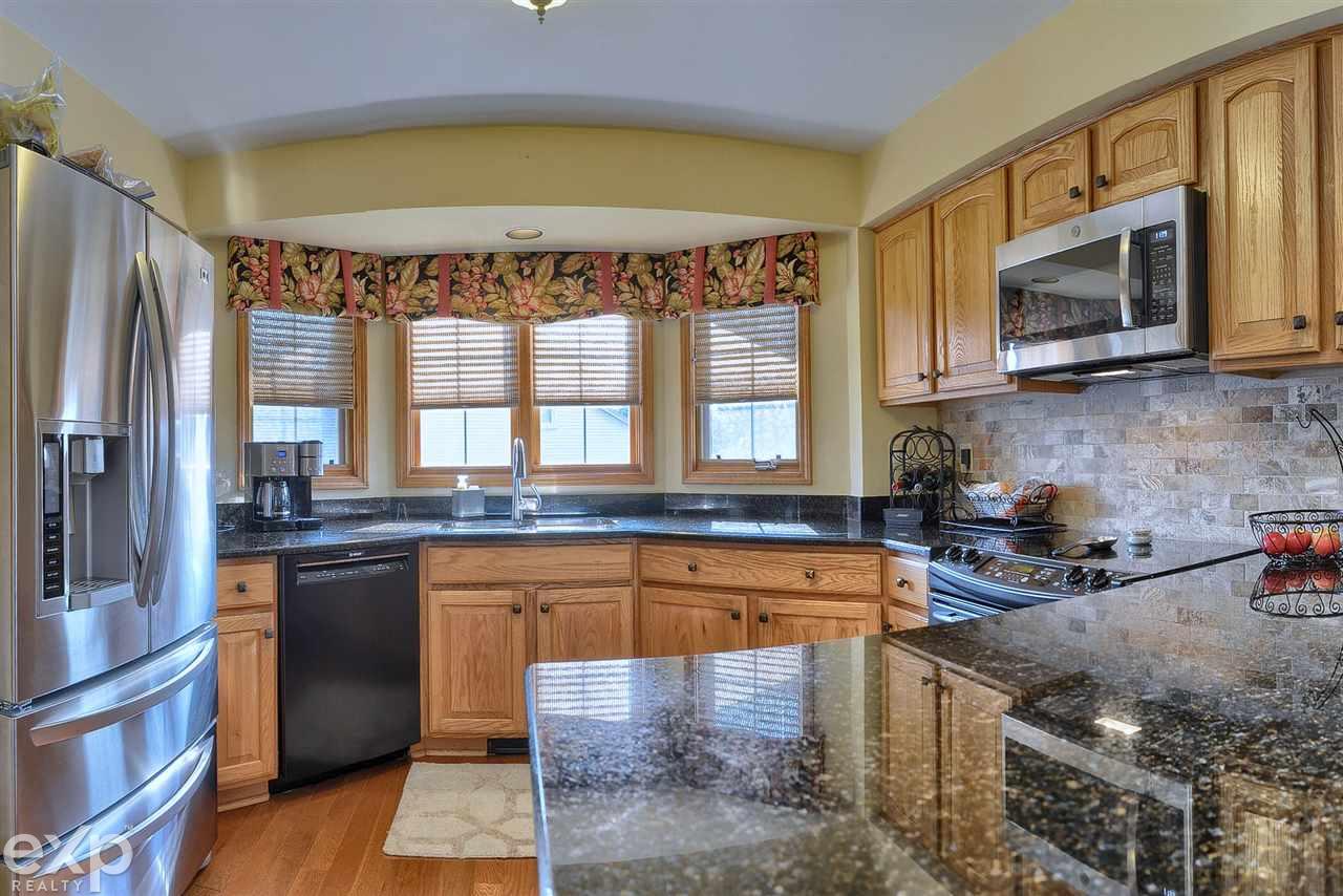2057 Ridgefield Court Rochester Hills, MI 48306 - Photo 9 of 35