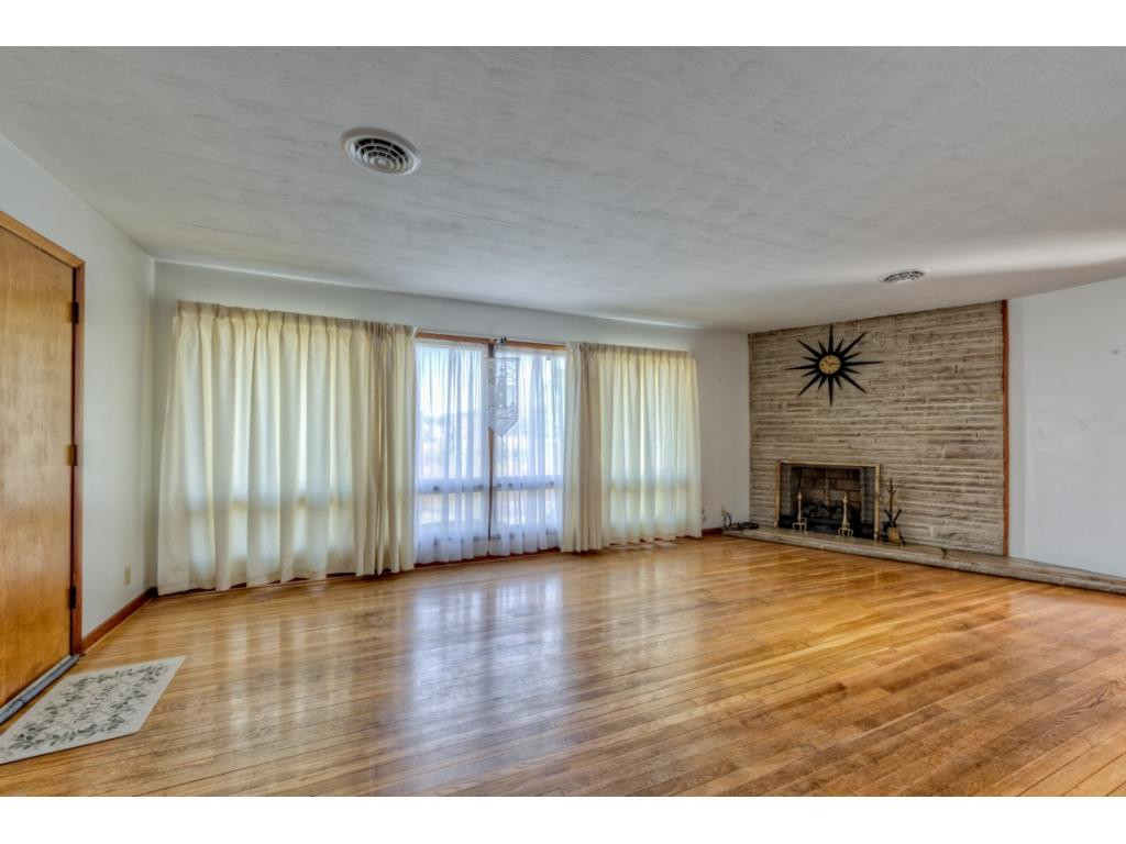 411 Meadow View Road Bristol, TN 37620 - Photo 5 of 24 Photo 5
