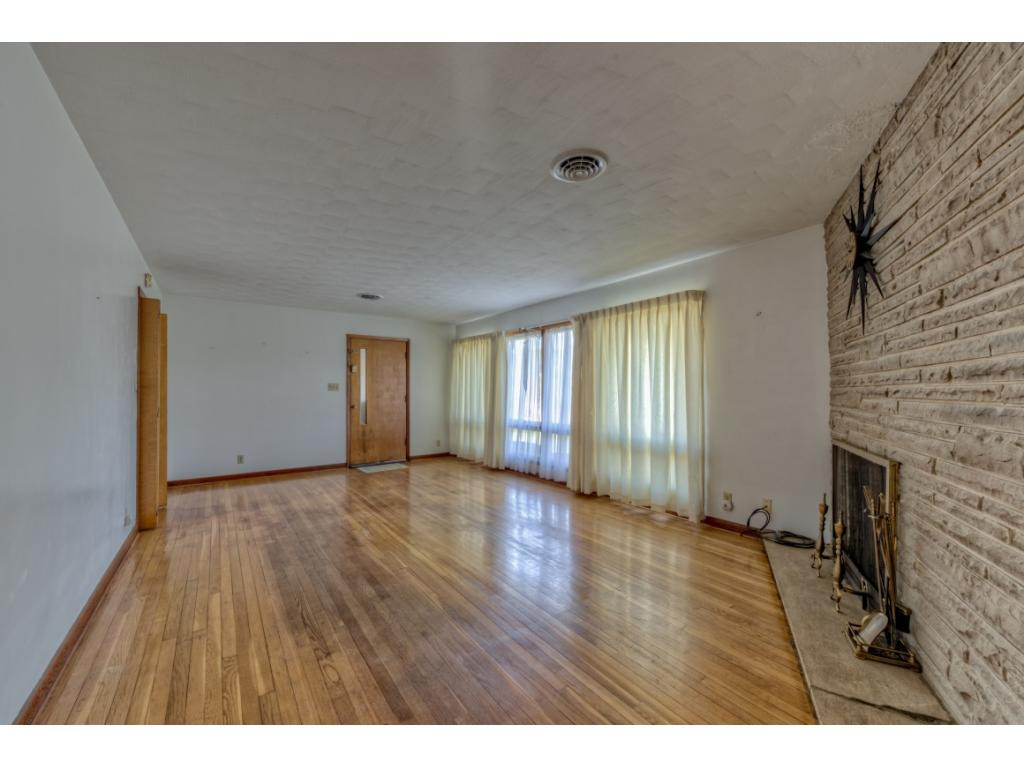 411 Meadow View Road Bristol, TN 37620 - Photo 6 of 24 Photo 6