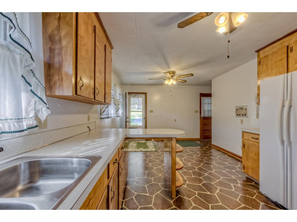 411 Meadow View Road Bristol, TN 37620 - Photo 10 of 24 Photo 10