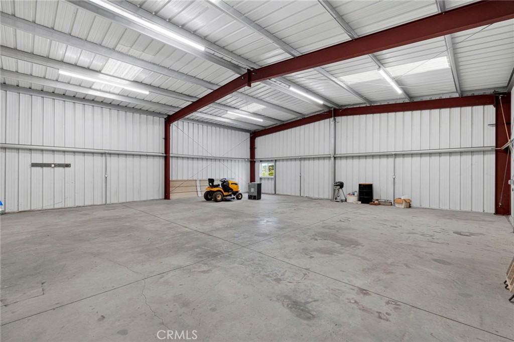 6271 Smoke Tree Road Phelan, CA 92371 - Photo 20 of 28 Shop Interior 4