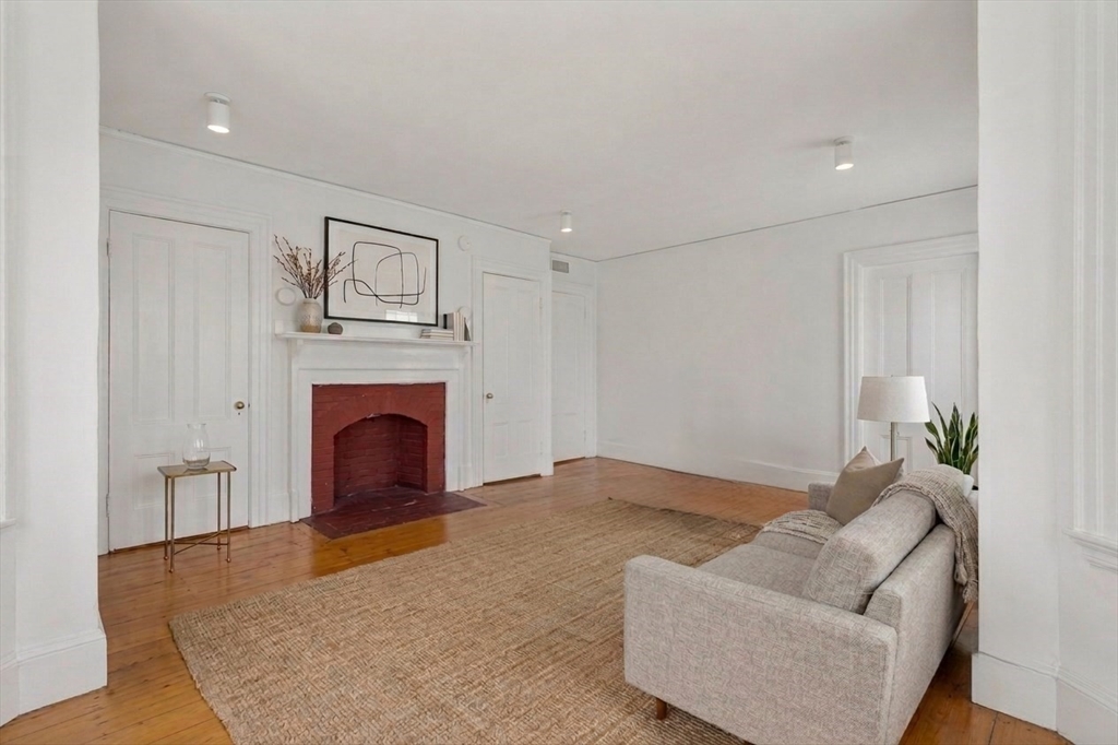 191 Davis Avenue Brookline, MA 02445 - Photo 6 of 21