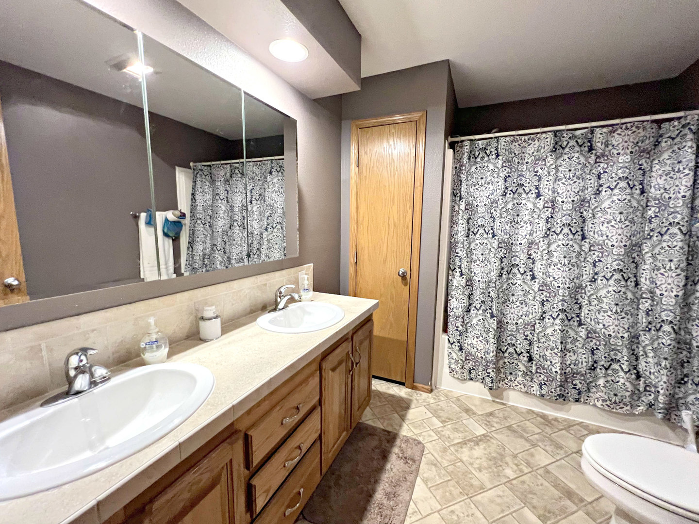14508 Nichols Road Hebron, IL 60034 - Photo 23 of 38 a bathroom with a sink a toilet and shower