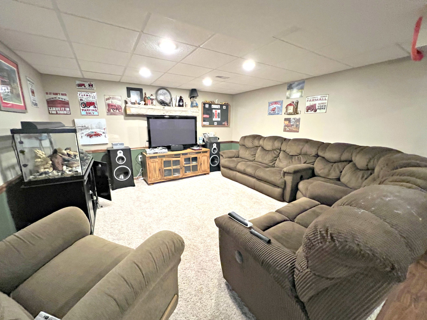 14508 Nichols Road Hebron, IL 60034 - Photo 25 of 38 a living room with furniture and a couch