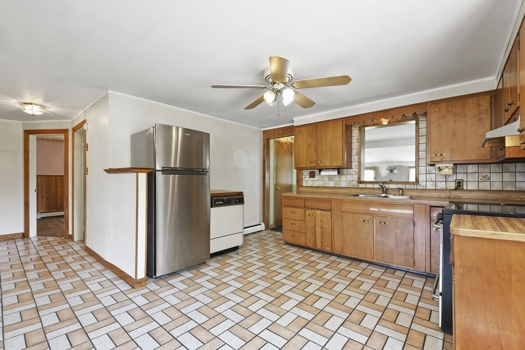 41 Clara Barton Road Oxford, MA 01537 - Photo 5 of 24 Gallery Image 5