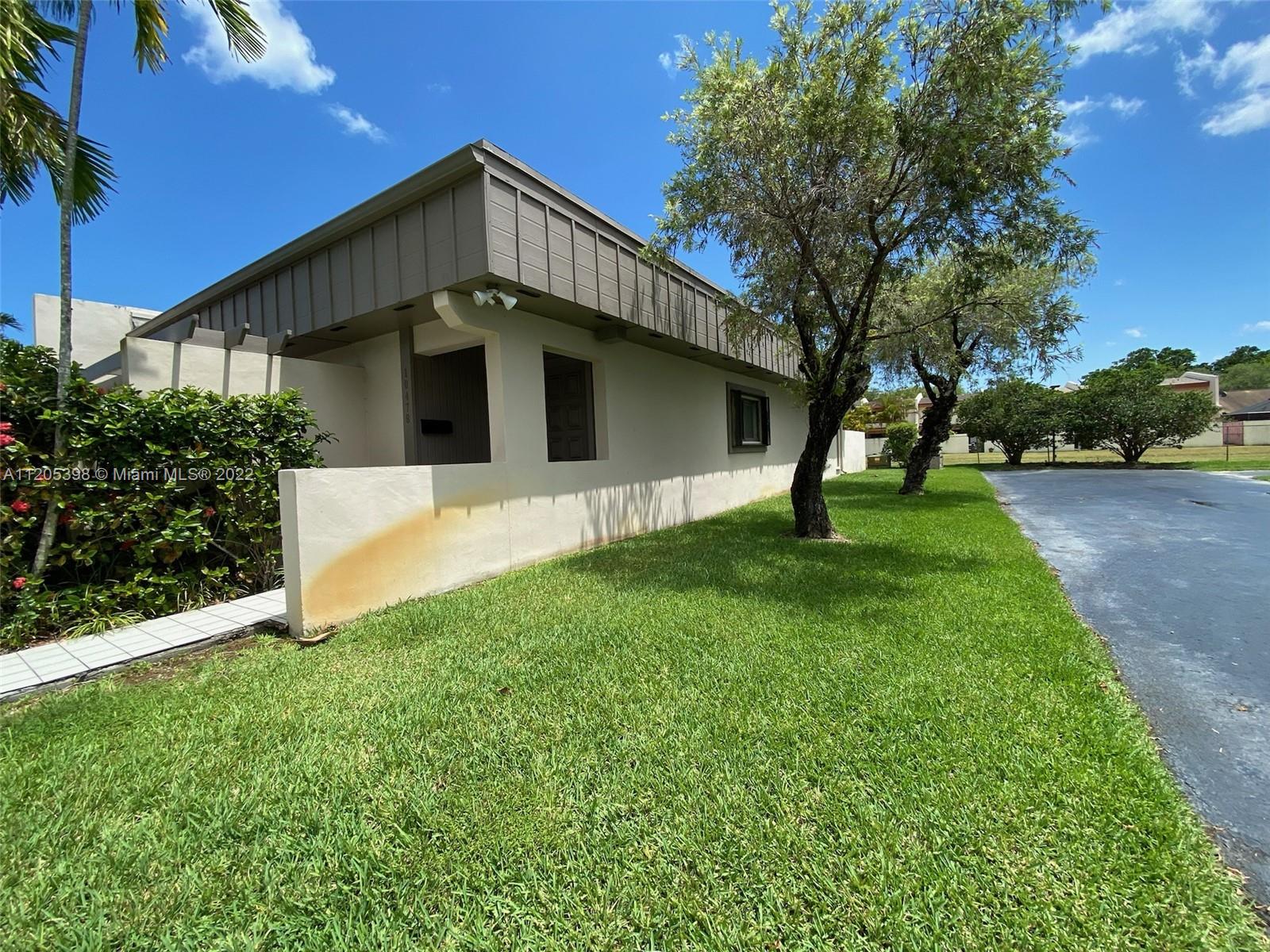 10478 Southwest 75th Lane Miami, FL 33173 - Photo 4 of 45 a front view of a house with garden