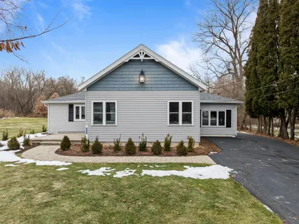 $649,900 | 132 Fontana Avenue, Fontana, WI 53125