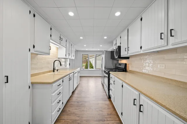 $649,900 | 132 Fontana Avenue, Fontana, WI 53125