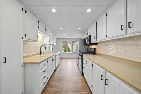 $649,900 | 132 Fontana Avenue, Fontana, WI 53125