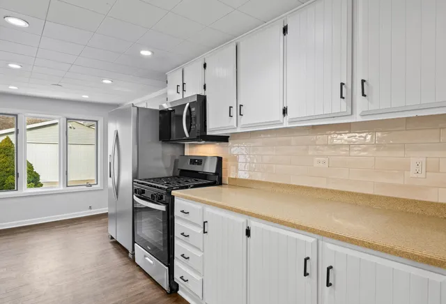 $649,900 | 132 Fontana Avenue, Fontana, WI 53125