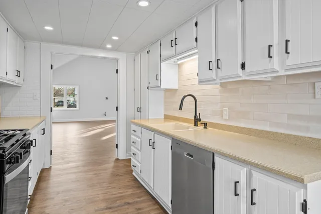 $649,900 | 132 Fontana Avenue, Fontana, WI 53125