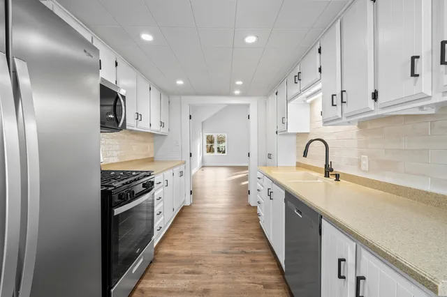 $649,900 | 132 Fontana Avenue, Fontana, WI 53125