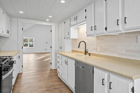 $649,900 | 132 Fontana Avenue, Fontana, WI 53125