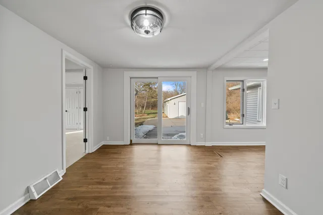 $649,900 | 132 Fontana Avenue, Fontana, WI 53125