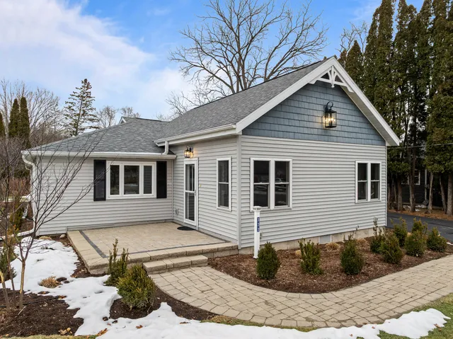 $649,900 | 132 Fontana Avenue, Fontana, WI 53125