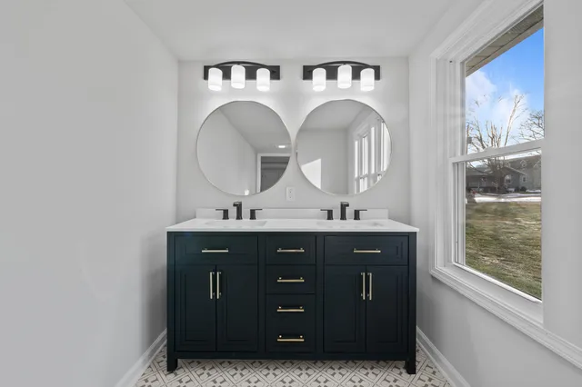 $649,900 | 132 Fontana Avenue, Fontana, WI 53125