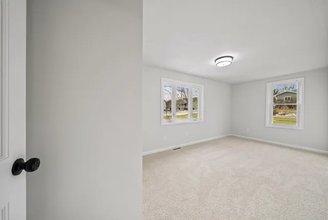 $649,900 | 132 Fontana Avenue, Fontana, WI 53125