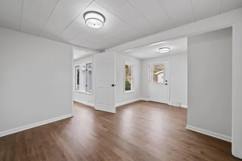 $649,900 | 132 Fontana Avenue, Fontana, WI 53125