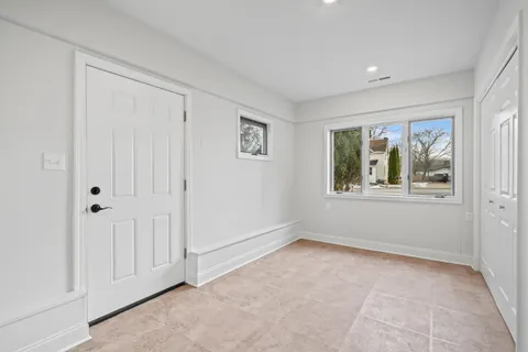 $649,900 | 132 Fontana Avenue, Fontana, WI 53125