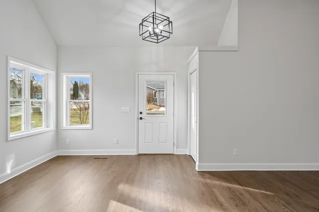 $649,900 | 132 Fontana Avenue, Fontana, WI 53125