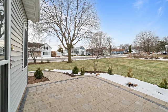 $649,900 | 132 Fontana Avenue, Fontana, WI 53125